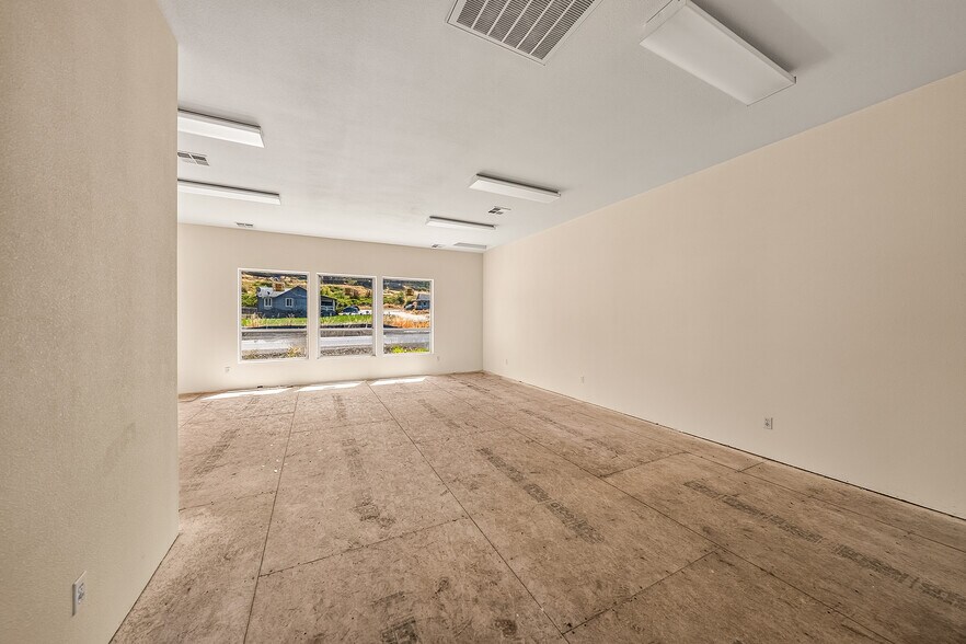 More Photos Of 209 S Old Pacific Hwy, Myrtle Creek Office For Sale