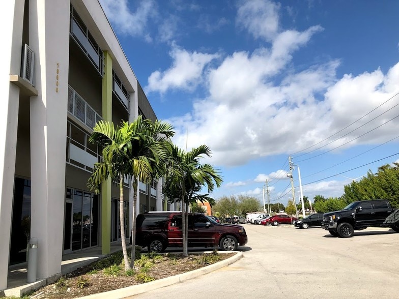 More Photos Of 18900 SW 106th Ave, Miami Freestanding For Lease