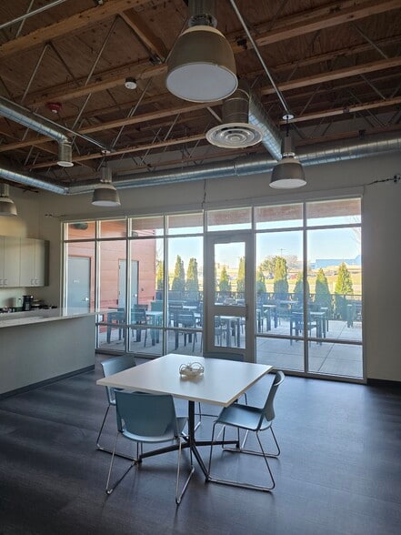 More Photos Of 2713 N 20th Ave, Pasco Office For Lease