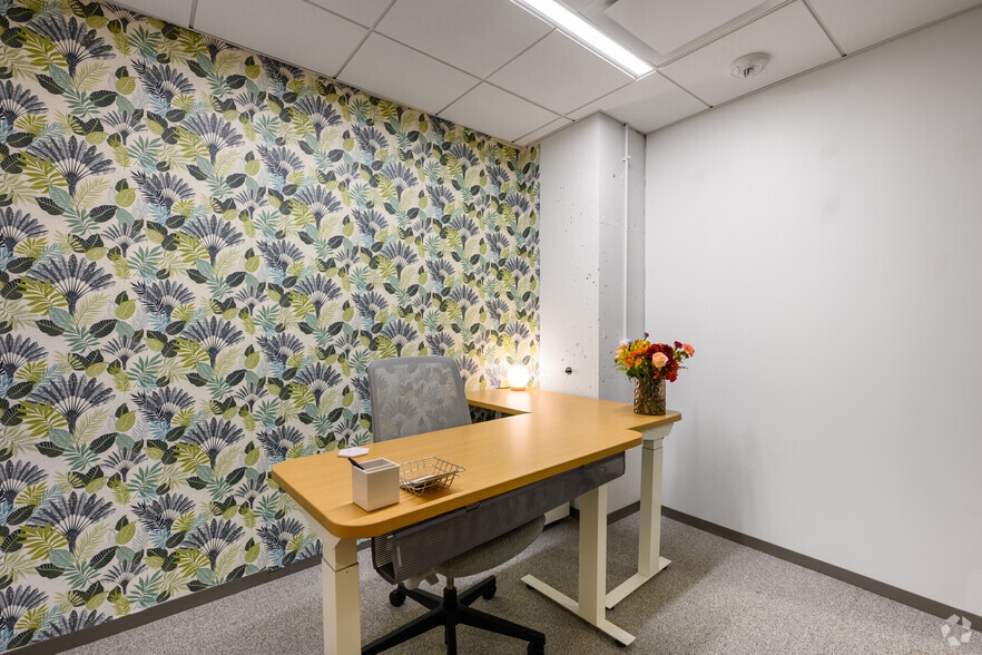 More Photos Of 2451 Crystal Dr, Arlington Office For Lease