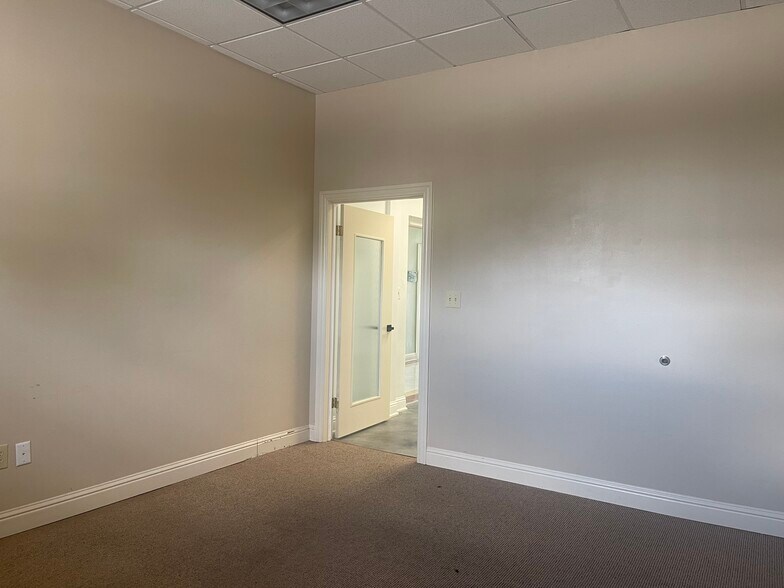 More Photos Of 2602-2608 N Main Ave, San Antonio Unknown For Sale