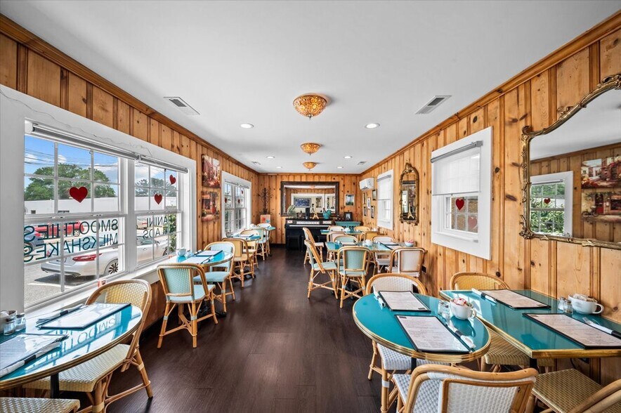 More Photos Of 107 W Curtis St, Simpsonville Freestanding For Sale