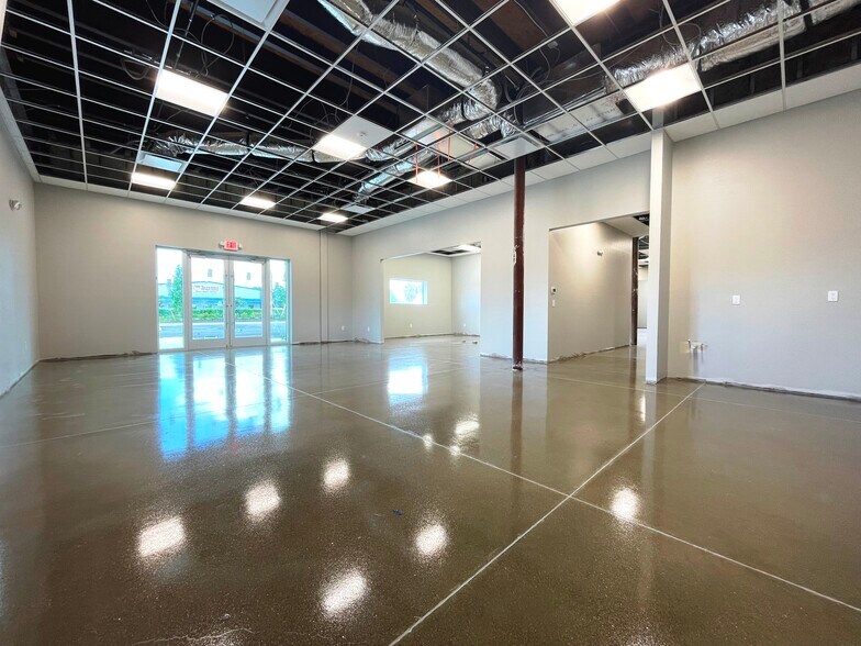 More Photos Of 3625 Ironbridge Blvd, Fort Myers Warehouse For Sale