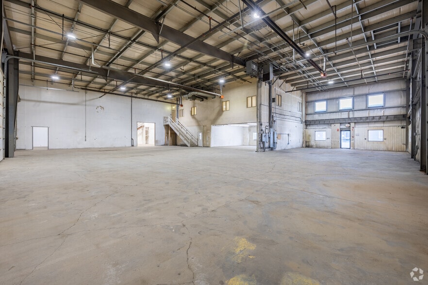 More Photos Of 8800 Venture Av SE, Calgary Warehouse For Lease