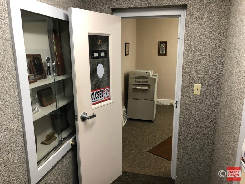 More Photos Of 2046 S Main St, Akron Office For Lease