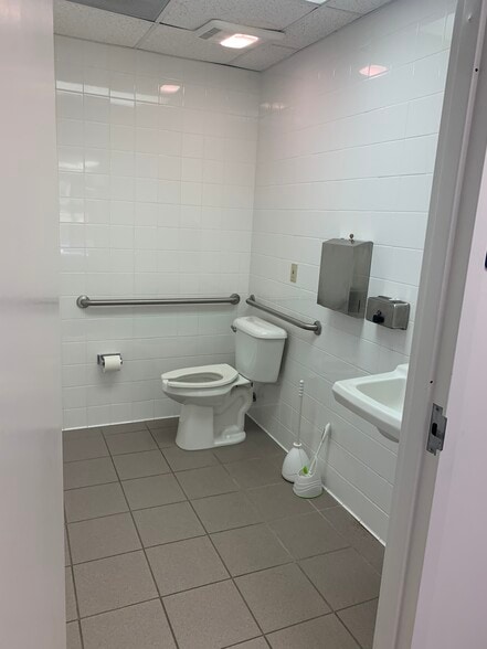 More Photos Of 502 Capital Cir SE, Tallahassee Office For Lease
