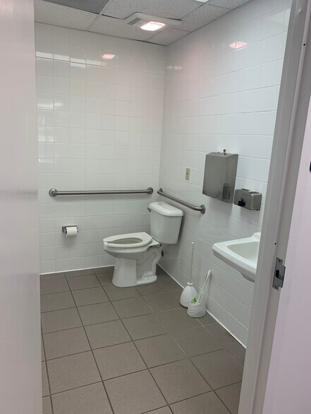 More Photos Of 502 Capital Cir SE, Tallahassee Office For Sale