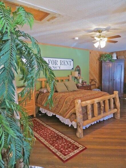 More Photos Of 71450 Highway 550, Silverton Hotel For Sale