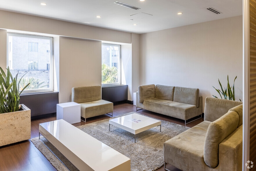 More Photos Of 401-407 Lincoln Rd, Miami Beach Office For Lease