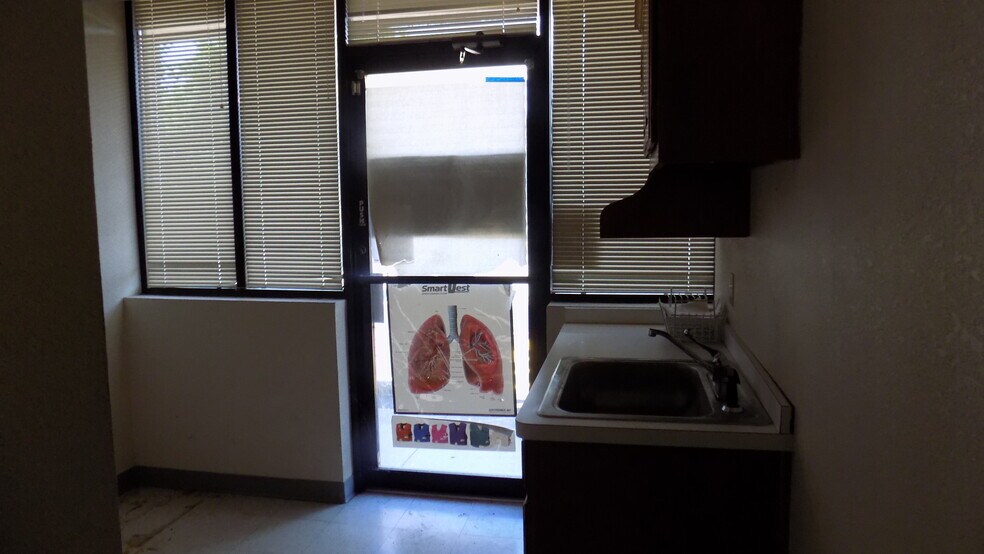 More Photos Of 315 S Cockrell Hill Rd, Duncanville Medical For Lease