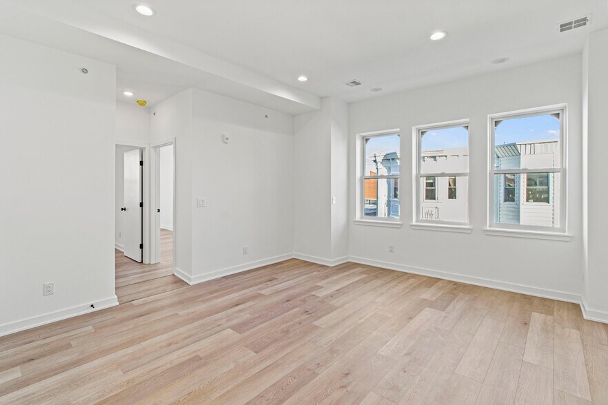 More Photos Of 724-726 S 4th St, Philadelphia General Retail For Sale