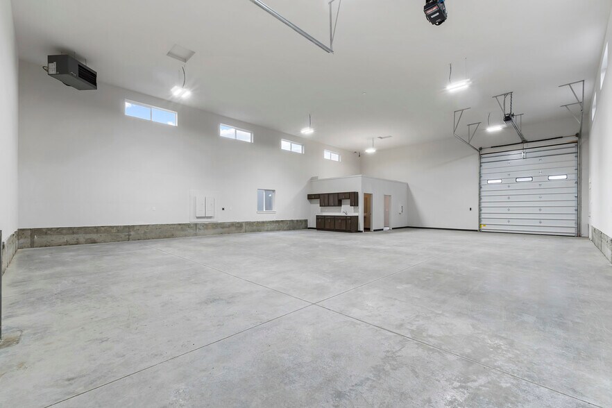 More Photos Of 3383 W Daugharty Loop, Hayden Warehouse For Lease