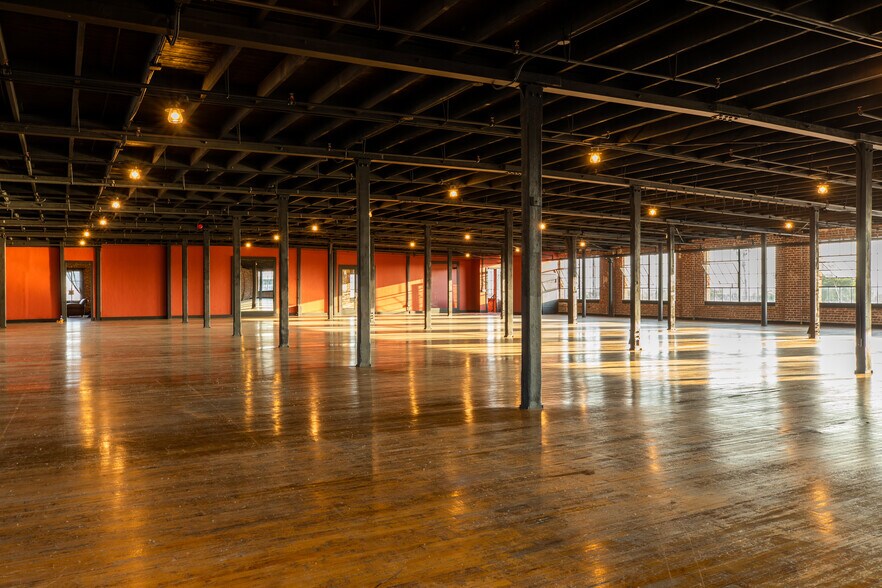 More Photos Of 615 E 61st St, Los Angeles Light Manufacturing For Sale