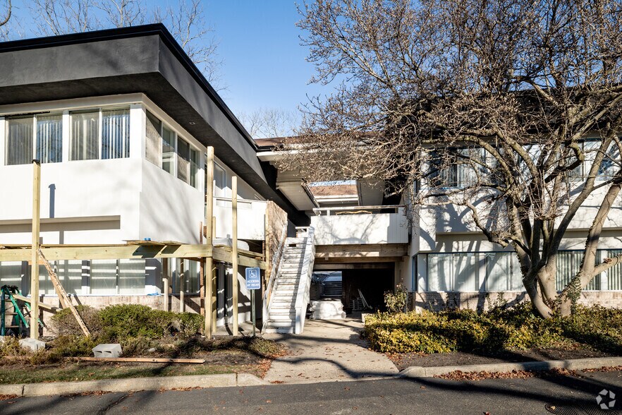 More Photos Of 525 Townline Rd, Hauppauge Medical For Lease