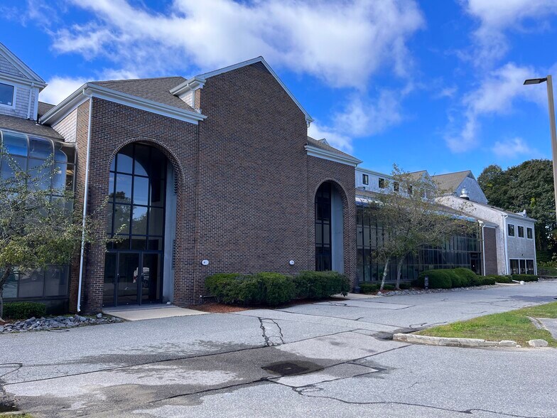 More Photos Of 205 Worcester Ct, Falmouth Loft Creative Space For Sale