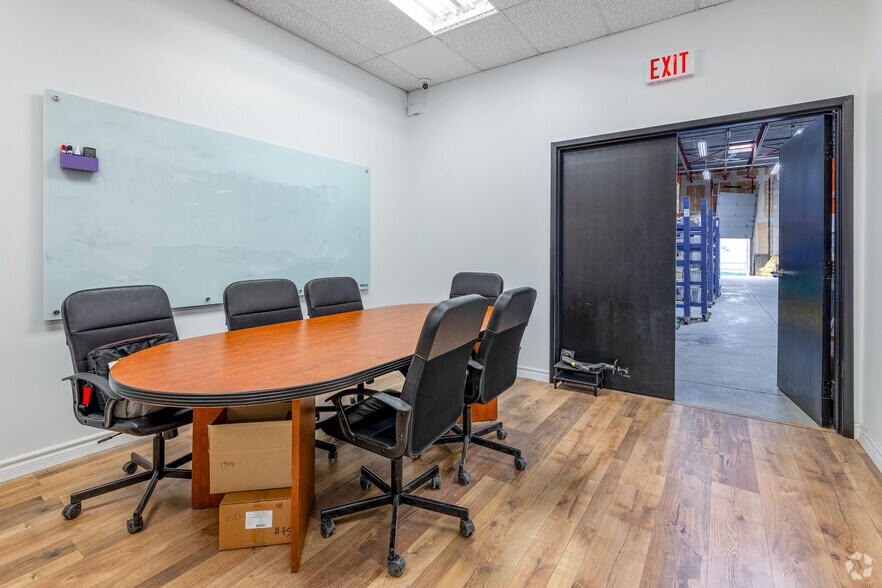 More Photos Of 50 W Wilmot St, Richmond Hill Manufacturing For Lease