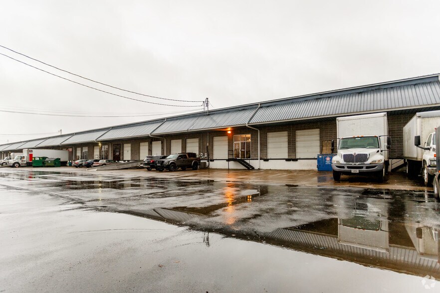 Primary Photo Of 1044-1052 Avondale Rd, Hendersonville Warehouse For Lease