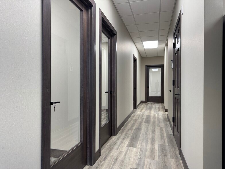 More Photos Of 5205 E 57th St, Sioux Falls Office For Sale