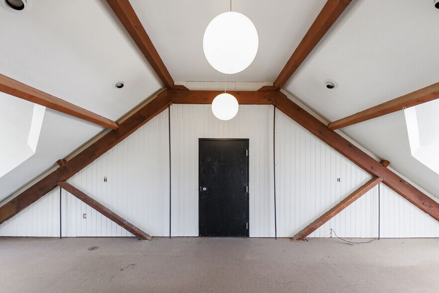 More Photos Of 5138 Shelburne Rd, Shelburne Office For Sale