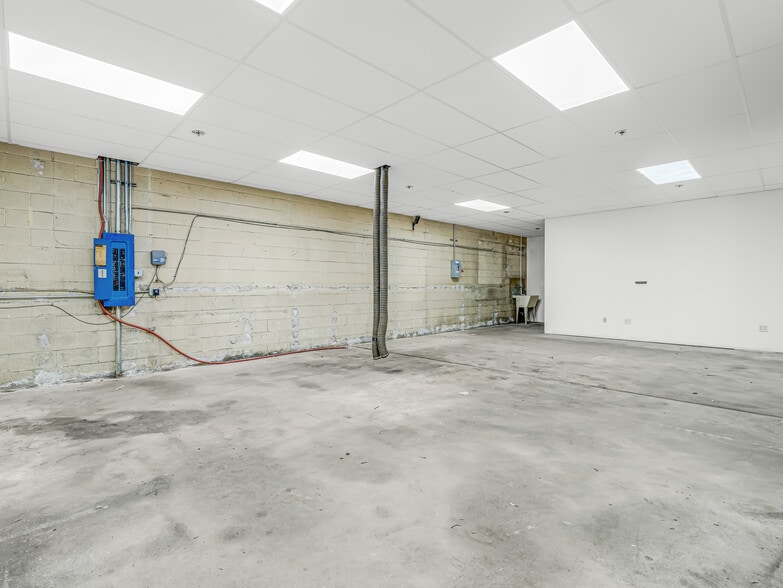 More Photos Of 5645 E Clinton Ave, Fresno Manufacturing For Lease