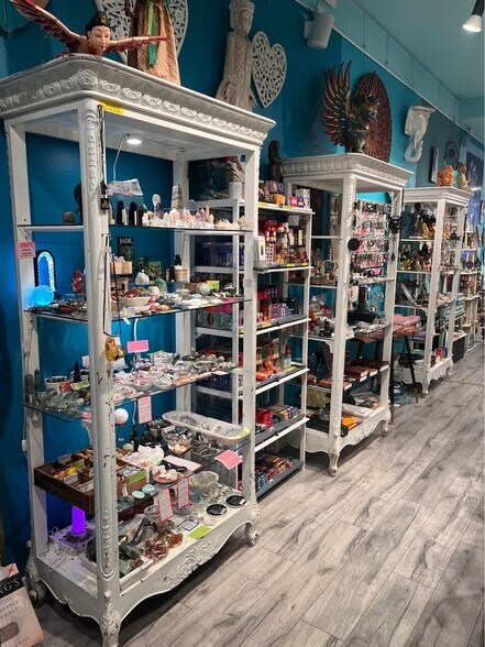 More Photos Of 2987 Granville St, Vancouver General Retail For Lease