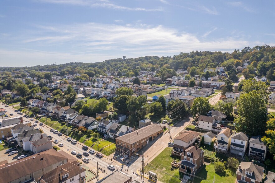 More Photos Of 700 5th Ave, Coraopolis Showroom For Sale