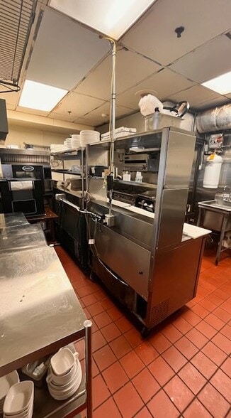 More Photos Of 1 W Main St, Bay Shore Storefront Retail Residential For Lease