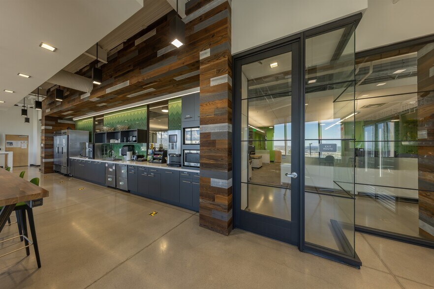 More Photos Of 25 E Scenic Pointe Dr, Draper Office For Lease