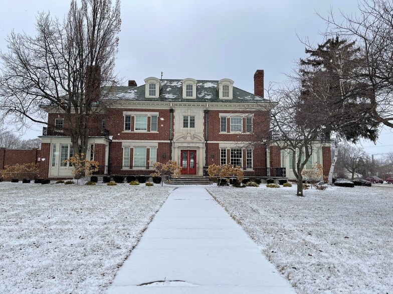 More Photos Of 925 N Michigan Ave, Saginaw Medical For Sale