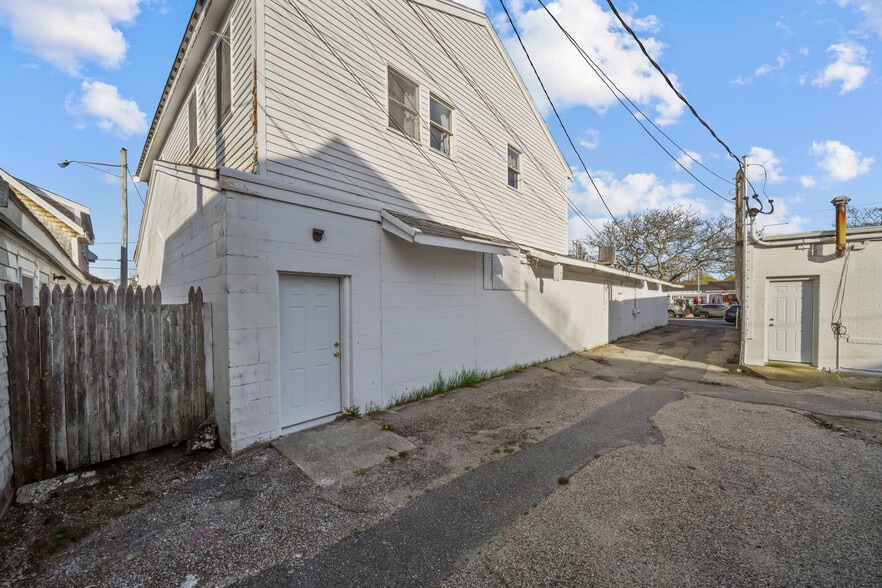 More Photos Of 574 Main St, Hyannis Storefront Retail Residential For Sale