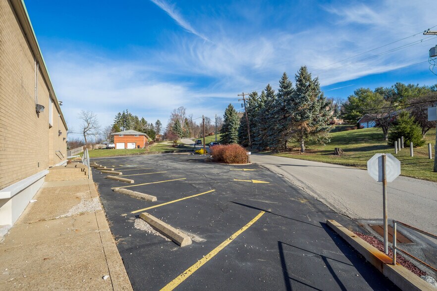 More Photos Of 590 Washington Rd, Washington Office For Sale