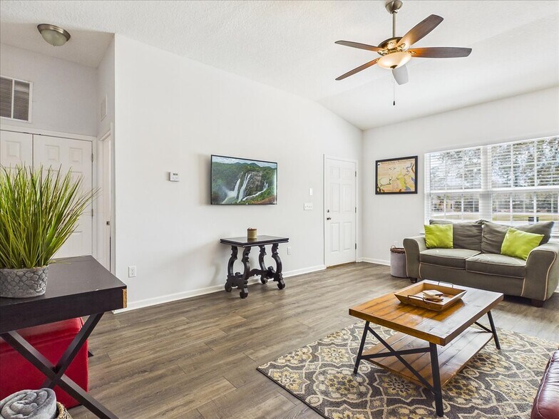 More Photos Of 100 Pilothouse Ct, Palatka Multifamily For Sale