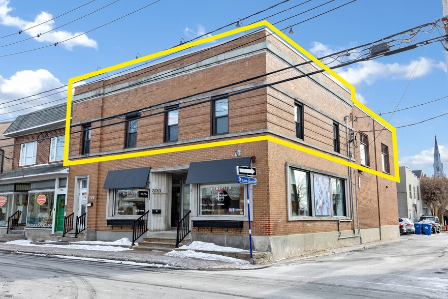 Primary Photo Of 298-300 Ch du Bord-du-Lac-Lakeshore, Pointe-claire Storefront For Lease