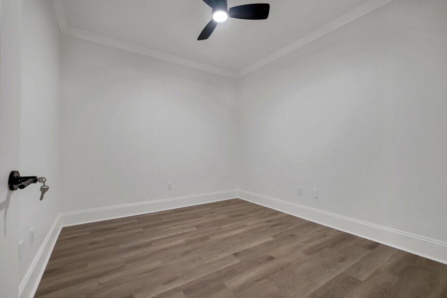More Photos Of 1725 Capital Cir NE, Tallahassee Medical For Sale