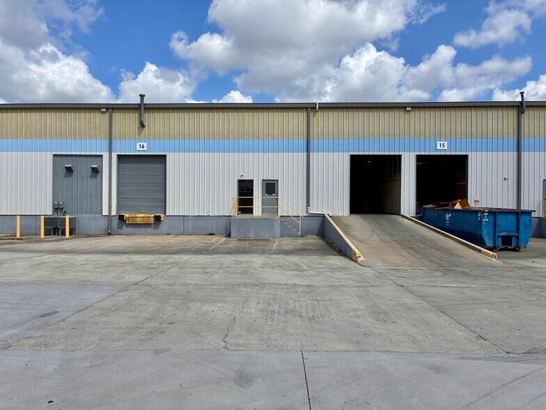 More Photos Of 5516 Export Blvd, Garden City Warehouse For Lease