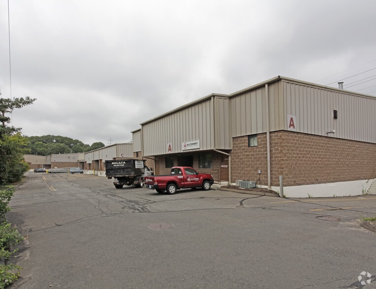 More Photos Of 115 Hood Ter, West Haven Warehouse For Lease