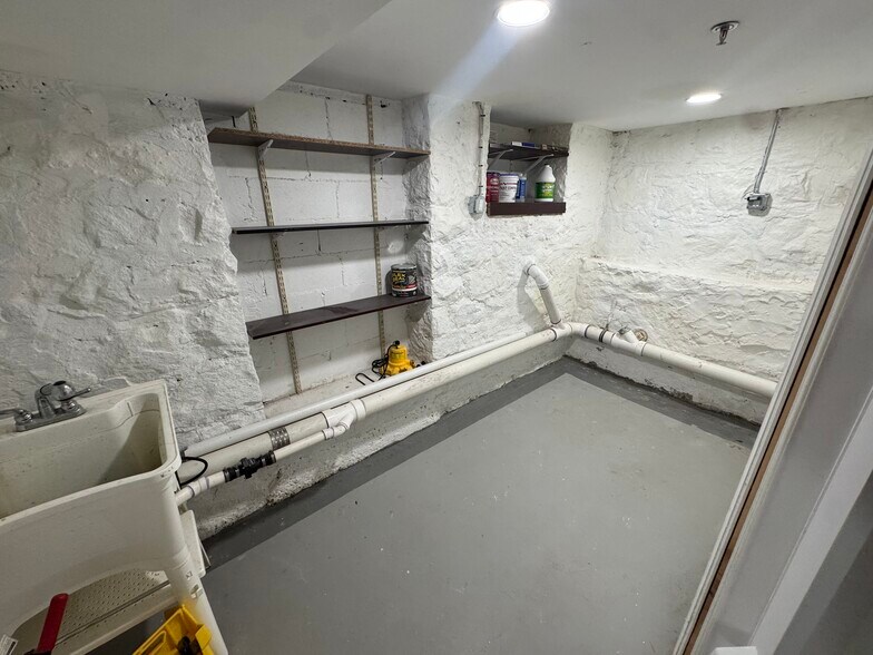 More Photos Of 6702 Bergenline Ave, West New York Storefront Retail Office For Sale