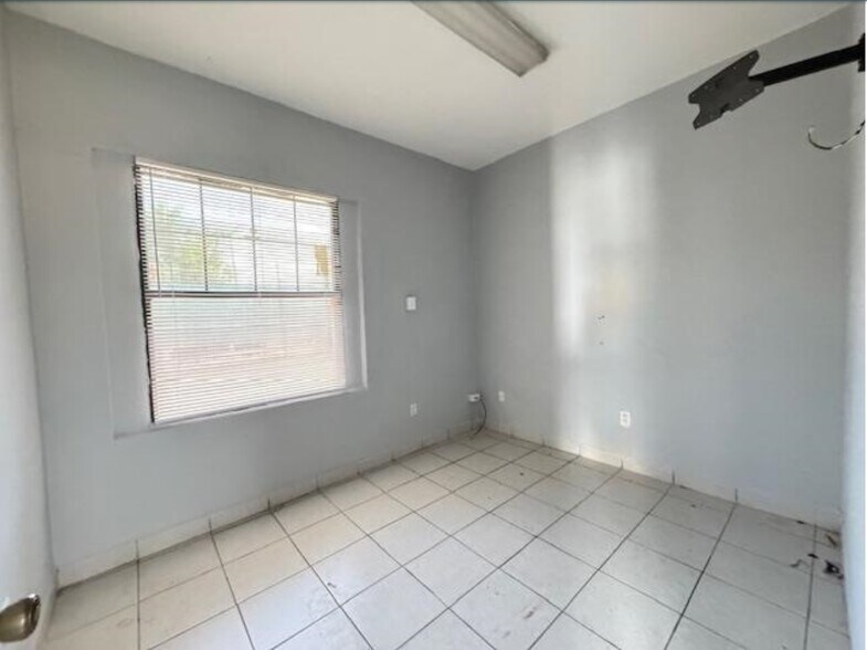 More Photos Of 3017 San Dario Ave, Laredo Auto Dealership For Lease