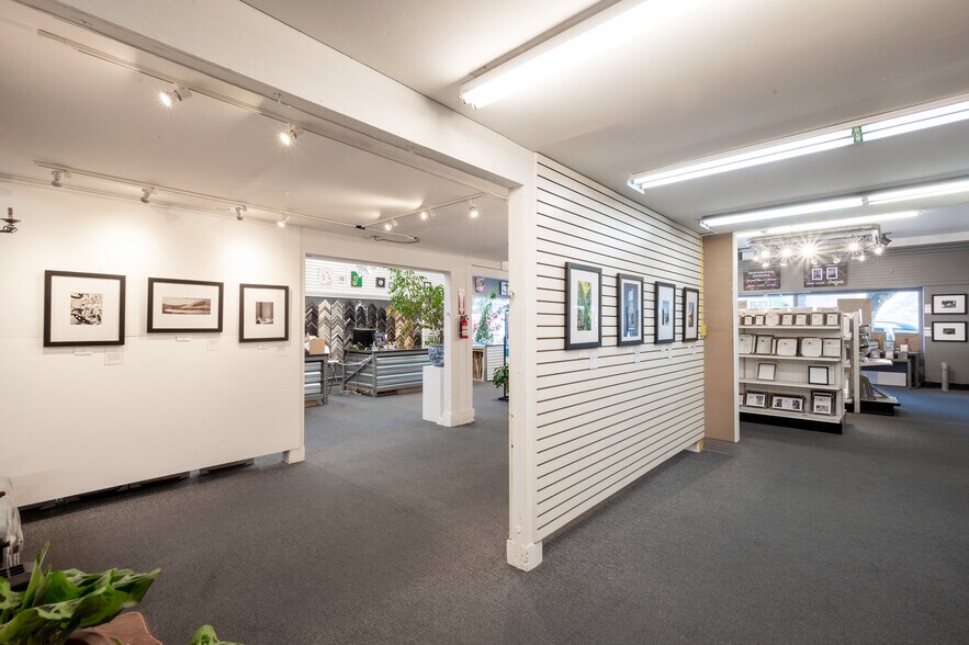 More Photos Of 305 NE 45th St, Seattle Storefront For Sale