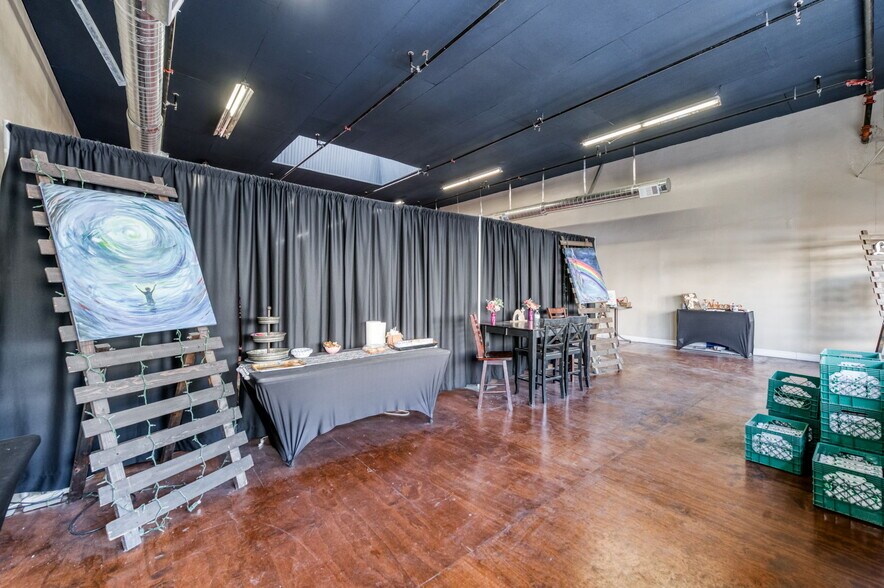 More Photos Of 137 N L St, Dinuba Storefront Retail Residential For Sale