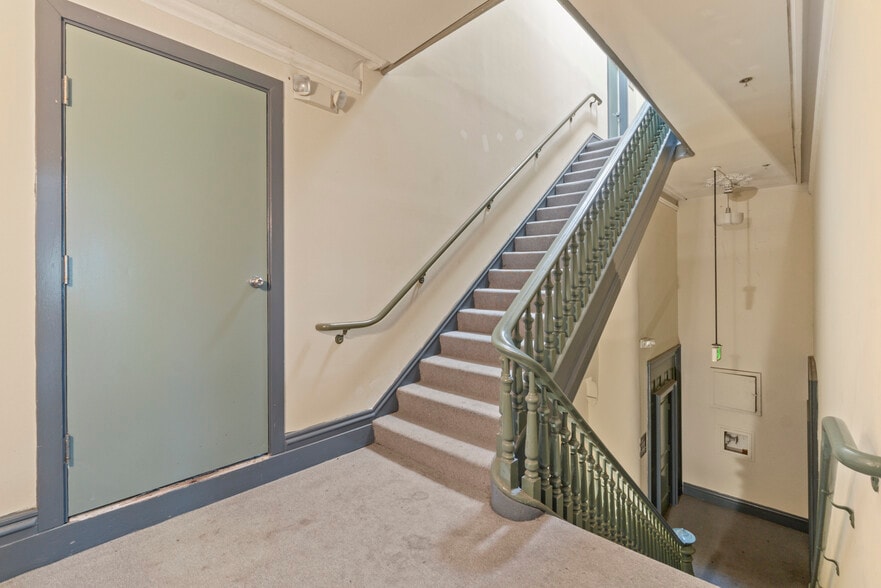 More Photos Of 429 N Eutaw St, Baltimore Office For Sale