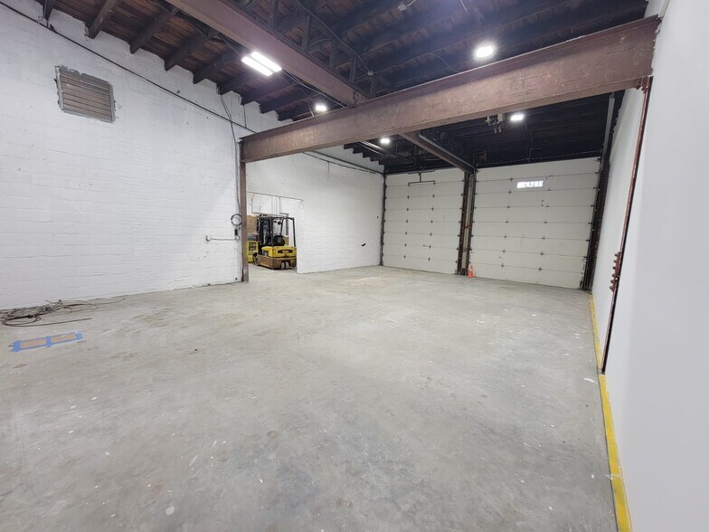More Photos Of 98-114 N Ward St, New Brunswick Warehouse For Lease
