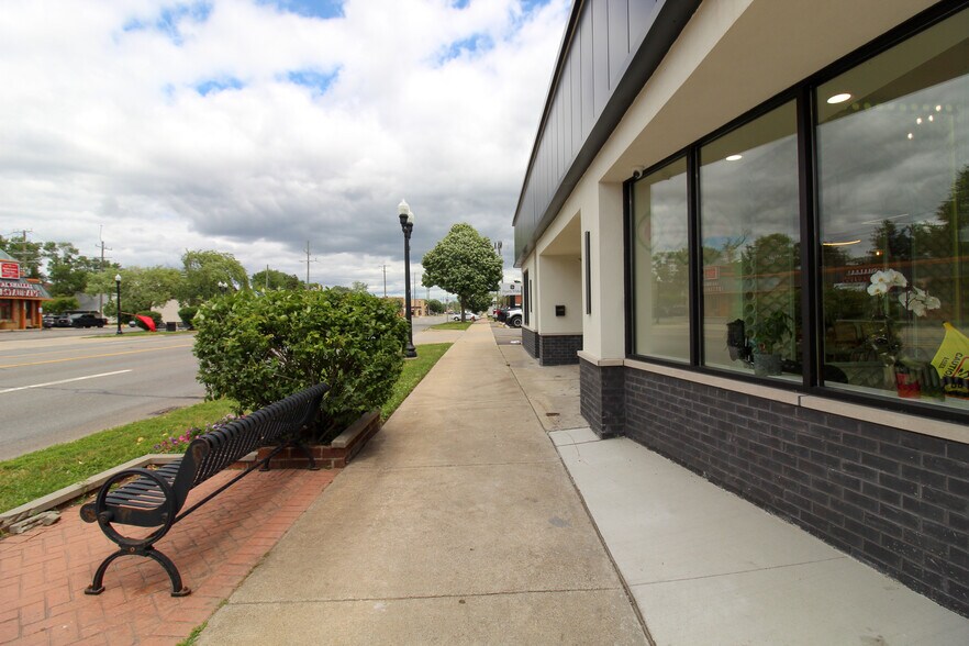 More Photos Of 24431-24435 W Warren St, Dearborn Heights Freestanding For Lease