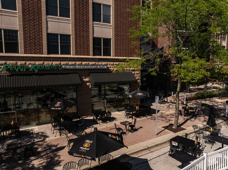 More Photos Of 8 N Vail Ave, Arlington Heights General Retail For Lease