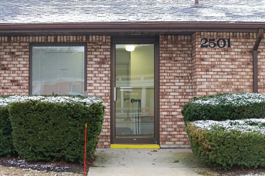 More Photos Of 2501 Plainfield Ave NE, Grand Rapids Medical For Lease