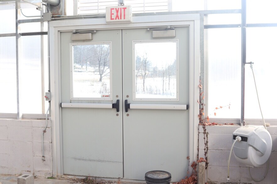 More Photos Of 1523 Riverview Dr, Kalamazoo Freestanding For Lease