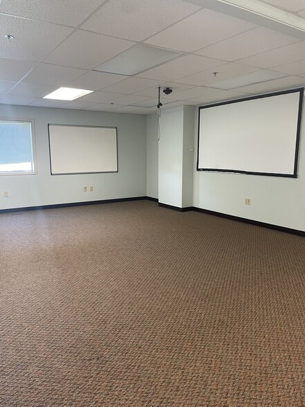 More Photos Of 130 E Burr Blvd, Kearneysville Office For Lease