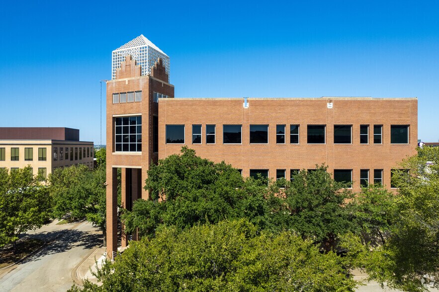 More Photos Of 930 W 1st St, Fort Worth Office For Sale