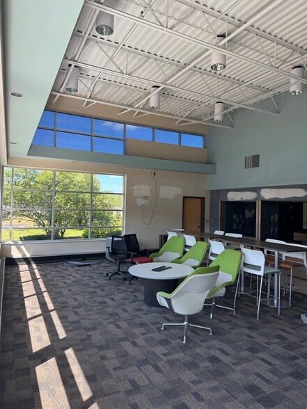 More Photos Of 3350 Broadmoor Ave SE, Grand Rapids Medical For Lease