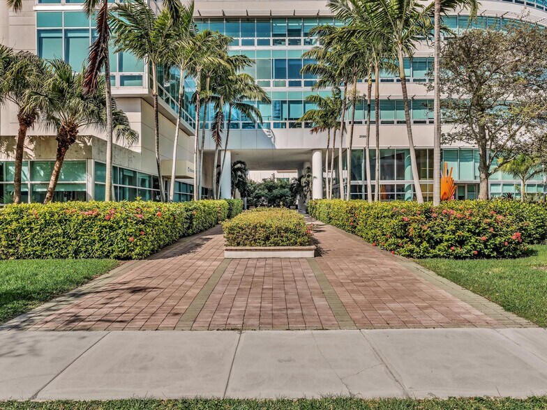 More Photos Of 20900 NE 30th Ave, Aventura Office Residential For Sale